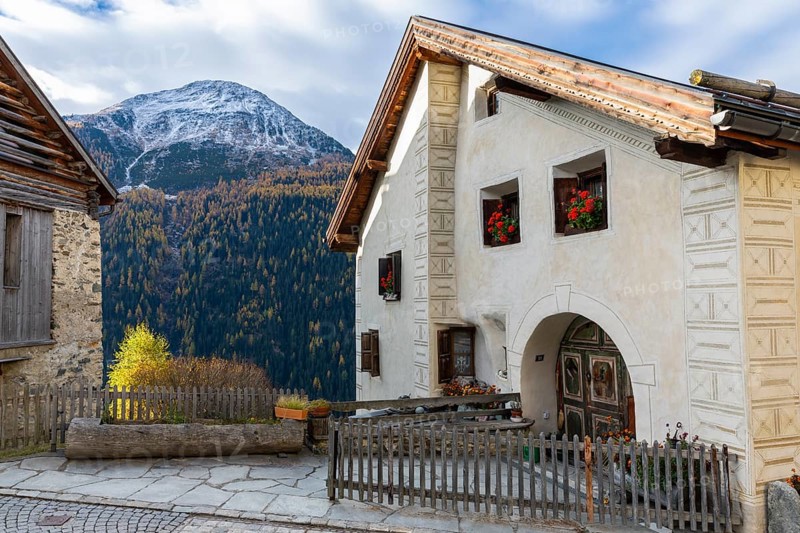 Engadin house in front of mountain peaks, historic houses, Guarda, Engadin, Graubünden, Switzerland