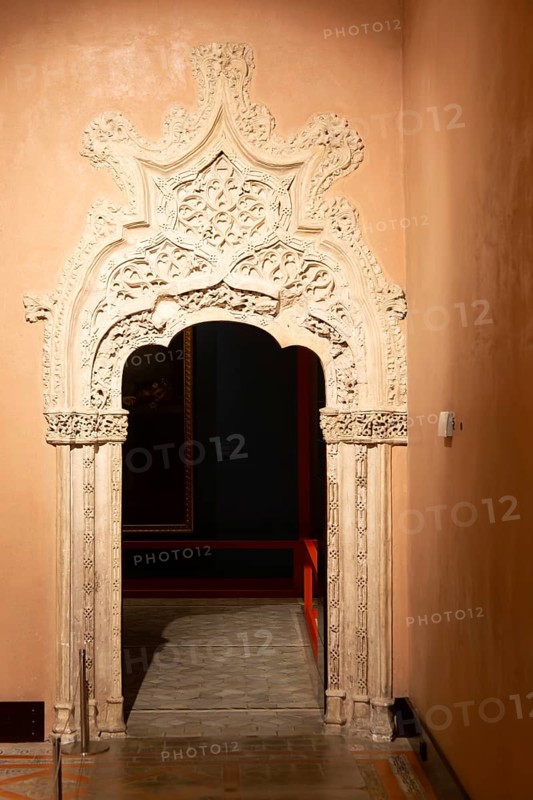 Ornate doorway detail in the Throne Room from time of the Catholic monarchs, Aljafería Palace, Zaragoza, Aragon, Spain