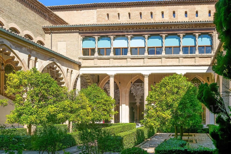Moorish design of courtyard garden of Santa Isabel, Aljafería Palace, Zaragoza, Aragon, Spain