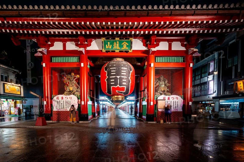 Illuminated Thunder Gate Kaminarimon of Asakusa Shrine or Senso-ji Temple, at night, Buddhist temple complex, Asakusa, Tokyo, Japan