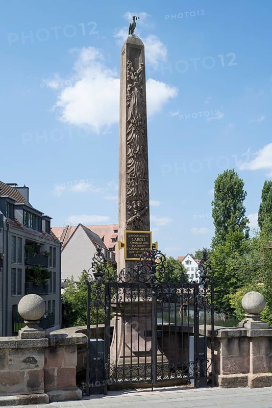 Obelisk with Dove of Peace, Charles Bridge, Old Town, Nuremberg, Middle Franconia, Franconia, Bavaria, Germany