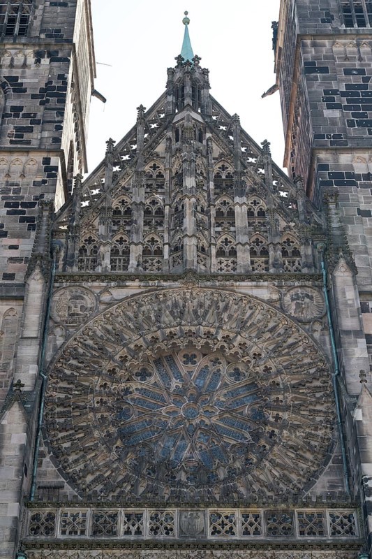 Window over the entrance portal, west façade, St. Lorenz church, Gothic, old town, Nuremberg, Middle Franconia, Franconia, Bavaria, Germany