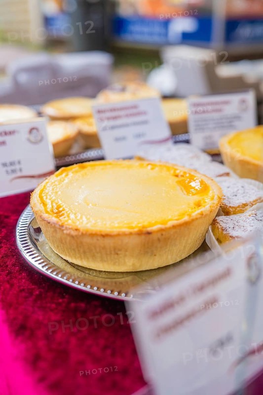 Close-up of a cheesecake on a silver plate at a market stand, Streuobstmarkt, Sindelfingen, Böblingen district, Germany