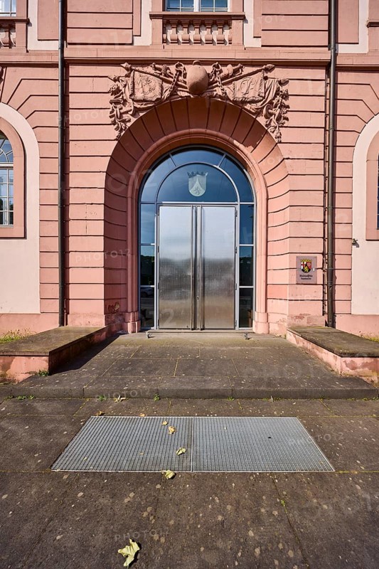 State Chancellery, historic building, entrance, window, door, lawn, sunny, federal road B40, Peter-Altmeier-Allee, Mainz, state capital, district-free city, Rhineland-Palatinate, Germany