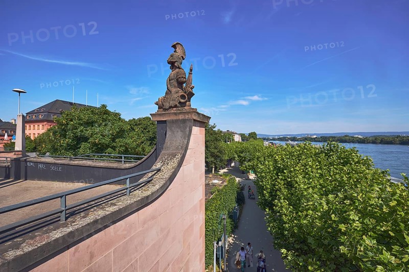 Bridgehead, Rhine river, bridge railings, trees, footpath, pedestrians as secondary motif, blue sky, cirrostratus clouds, Theodor Heuss bridge, Mainz, state capital, district-free city, Rhineland-Palatinate, Germany