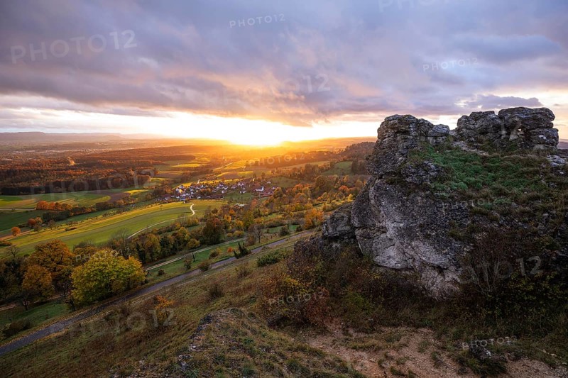 Rain and sun alternating — dramatic autumn atmosphere at the Hohenstaufen Spielburg Nature Reserve, Göppingen, Baden-Württemberg, Germany