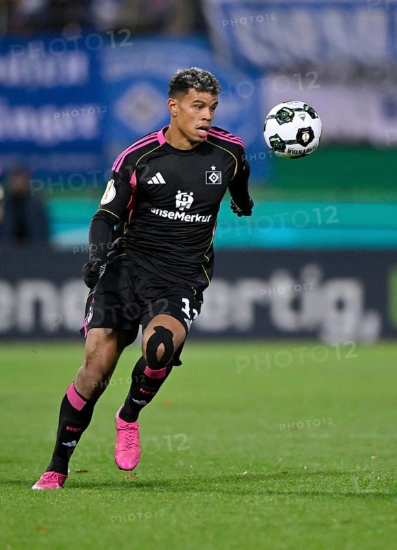 Ransford Königsdörffer Hamburger SV HSV (11) Ball action DFB-Pokal, Voith-Arena, Heidenheim, Baden-Württemberg, Germany