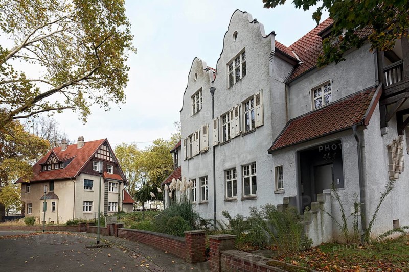 Historic semi-detached house for employees of the former Krupp Ironworks Rheinhausen, Bliersheim Beamtensiedlung, Duisburg, Ruhr region, North Rhine-Westphalia, Germany