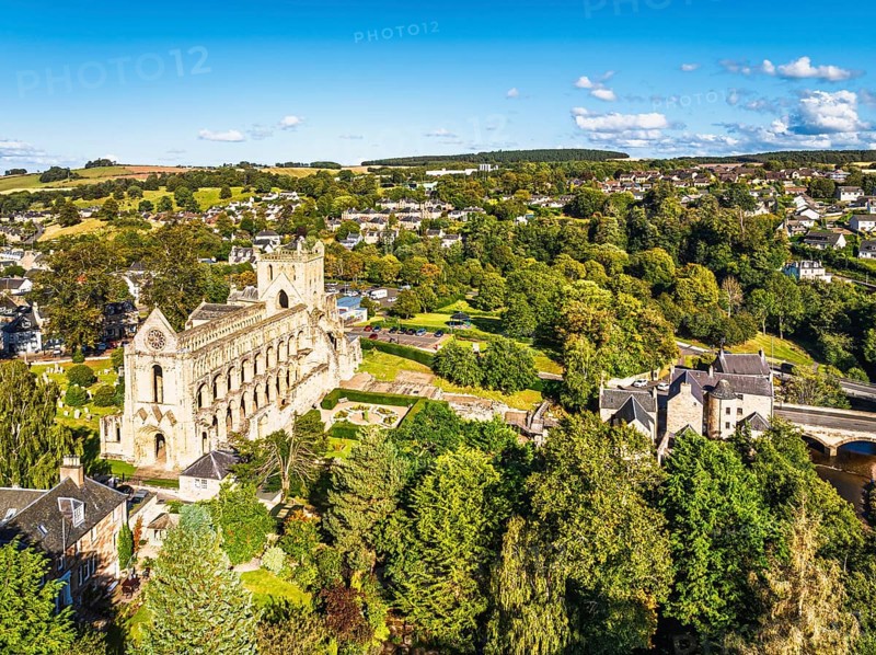 DefauJedburgh Abbey from a drone, Augustinian Abbey, Jedburgh, Scottish Borders, Scotland, UK lt