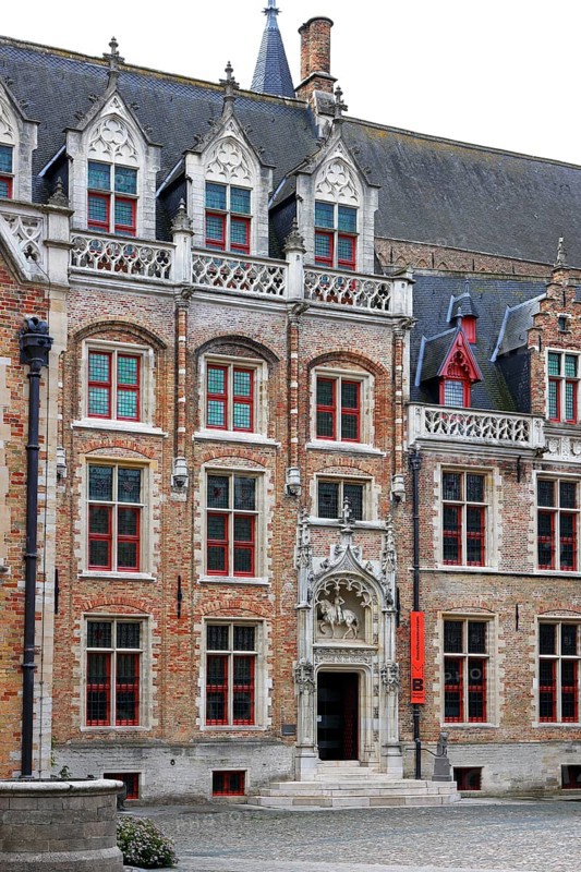 Gruuthusemuseum with equestrian statue of Lodewijk van Gruuthuse above the entrance portal in the historic old town of Bruges, UNESCO World Heritage Site, Flanders, Belgium