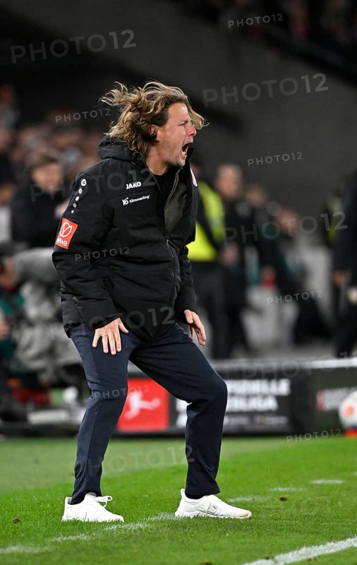 Coach coach Bo Henriksen 1st FSV Mainz 05 on the sidelines Gestik Gesture MHPArena, MHP Arena Stuttgart, Baden-Württemberg, Germany