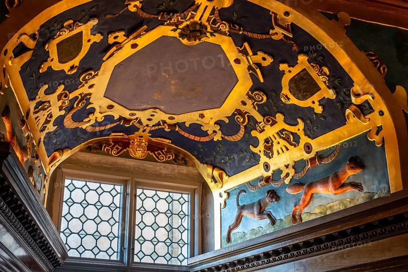 Interior of Kalmar Castle: The Royal Chamber became a bedroom for Erik XIV around 1560. The frieze with hunting motifs is from the time of Johan III in 1572-1573. Kalmar, Småland, Sweden, Scandinavia. Kalmar Castle was build in the 12th century. It was here that the Kalmar Union was signed in 1397. During the 16th century and the time of the Vasa kings the castle acquired its current design