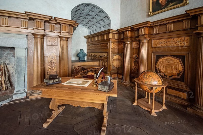 Interior of Kalmar Castle: Rut Hall was Queen Gunilla Bielke's state room when she and her husband Johan III lived at the castle. Kalmar, Småland, Sweden, Scandinavia. Kalmar Castle was build in the 12th century. It was here that the Kalmar Union was signed in 1397. During the 16th century and the time of the Vasa kings the castle acquired its current design