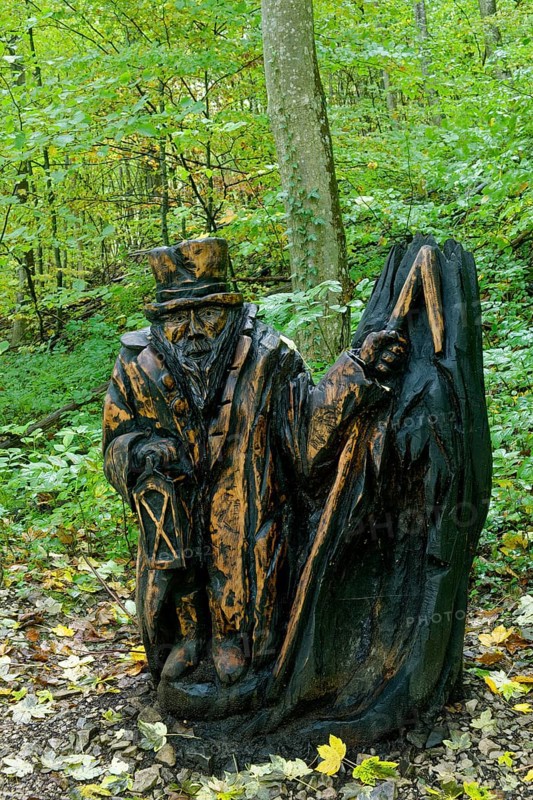 Wooden sculpture The Meerkat from Urschelberg, Pfullinger Sagenweg, stories and legends, by woodsaw artist Billy Tröge, Ursulaberg, Pfullingen, Baden-Württemberg, Germany