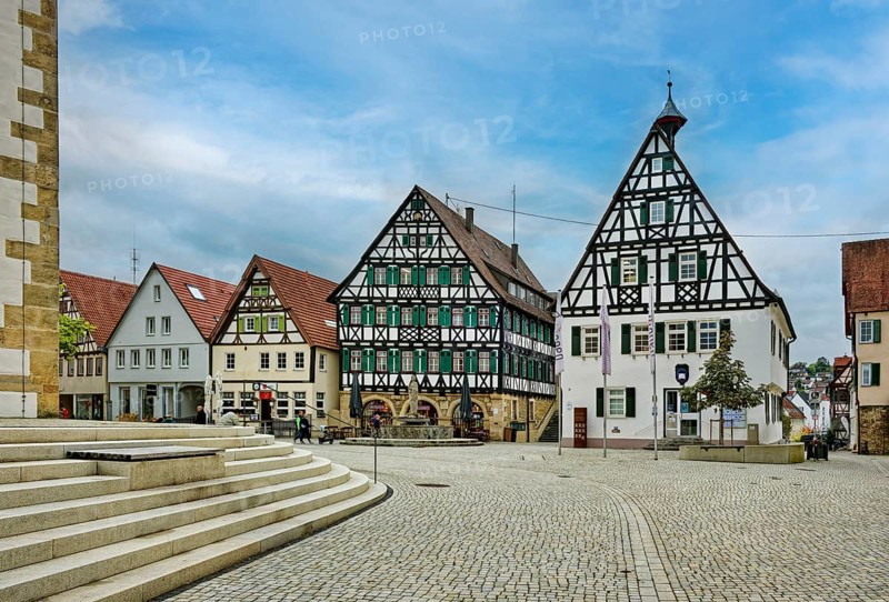 Historic half-timbered houses and market fountains, market square, Pfullingen, Baden-Württemberg, Germany