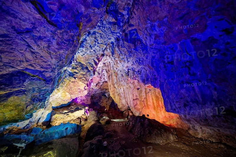 Coloured lighting, fog cave, stalactite cave in the Swabian Jura, stalactites, stalactite forest, interior view, Lichtenstein, Baden-Württemberg, Germany