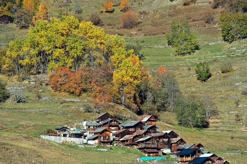 Remote hamlet near the village of Mâche in autumn, Val d'Hérens, Valais, Switzerland