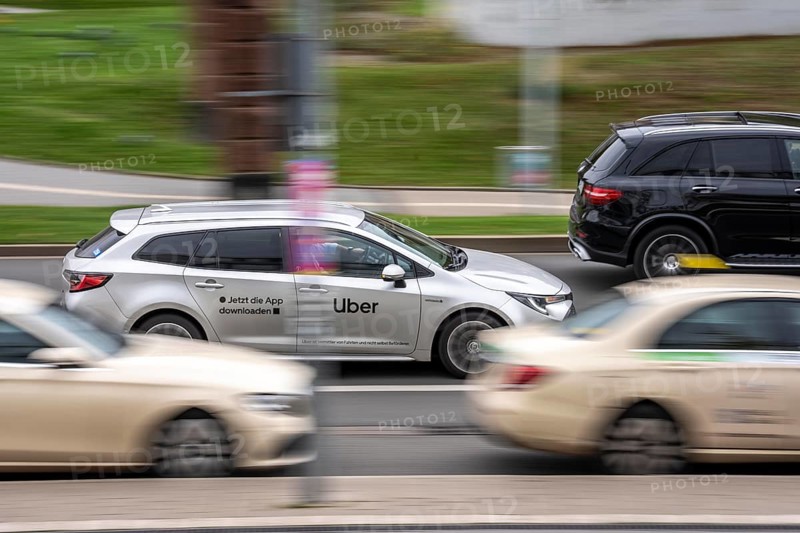 Uber rental car, drives past taxis, Düsseldorf-Bilk train station, taxi stand, competition, North Rhine-Westphalia