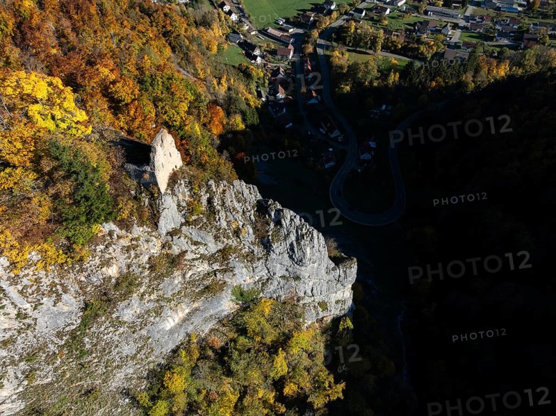 Aerial view of the viewpoint, shovels and Hausen Castle, also known as the Hausen ruins, surrounded by autumn vegetation, a ruin of a castle above the village of Hausen in the valley in the Upper Danube Valley, Beuron, Sigmaringen district, Baden-Württemberg, Germany