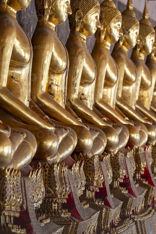 Gilded Buddha statues (Bhumispara mudra: Buddha Gautama at the moment of enlightenment), Wat Suthat Thepwararam, Royal Temple, Phra Nakhon, Bangkok, Thailand