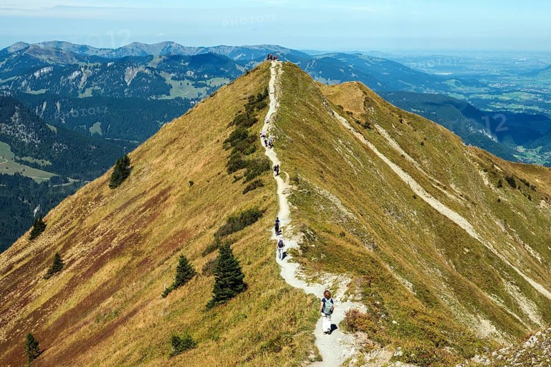 View of Schlappoldkopf with Fellhorn ridge hiking trail, Oberstdorf, Oberallgäu, Allgäu, Bavaria, Germany