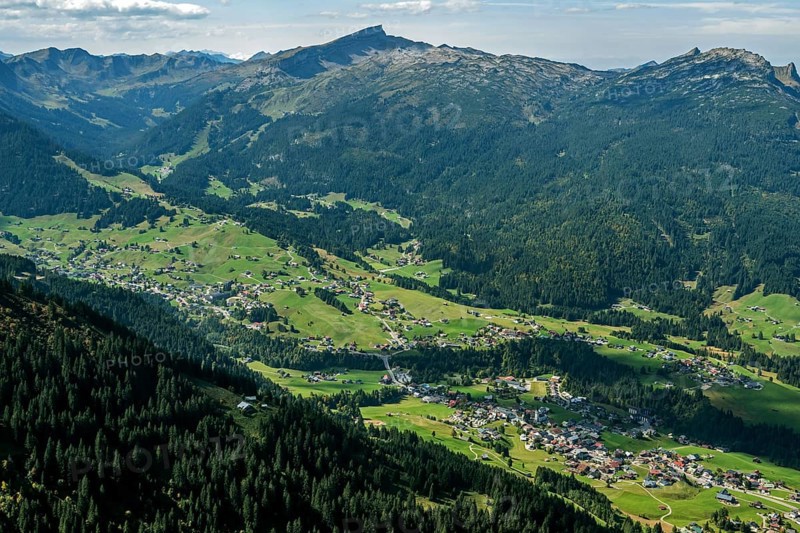 View from Fellhorn to Riezlern and Kleinwalsertal, in the middle of Hoher Ifen, Oberstdorf, Oberallgäu, Allgäu, Bavaria, Germany