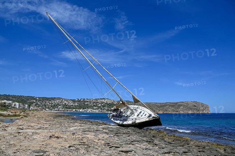 Stranded sailing yacht, storm, severe weather, Jávea or Xàbia, Alicante Province, Comunidad Valenciana, Spain
