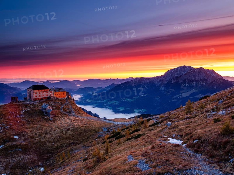Watzmannhaus at dawn, fog in the valley, right Hoher Göll, Berchtesgaden National Park, Schönau am Königssee, Berchtesgadener Land, Upper Bavaria, Bavaria, Germany