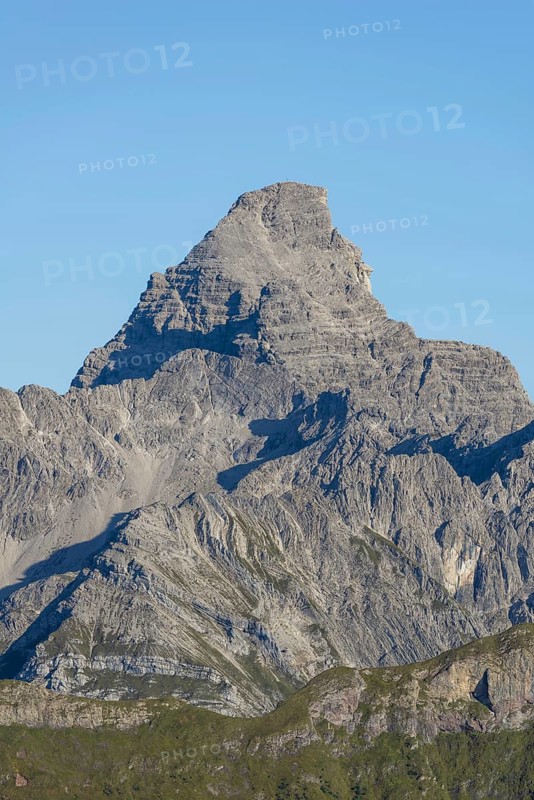 Mountain panorama from the Koblat-Höhenweg on the Nebelhorn across the Obertal with lush green meadows to the Hochvogel and Rosszahn group with the Hochvogel, 2592m, Allgäu, Bavaria, Germany
