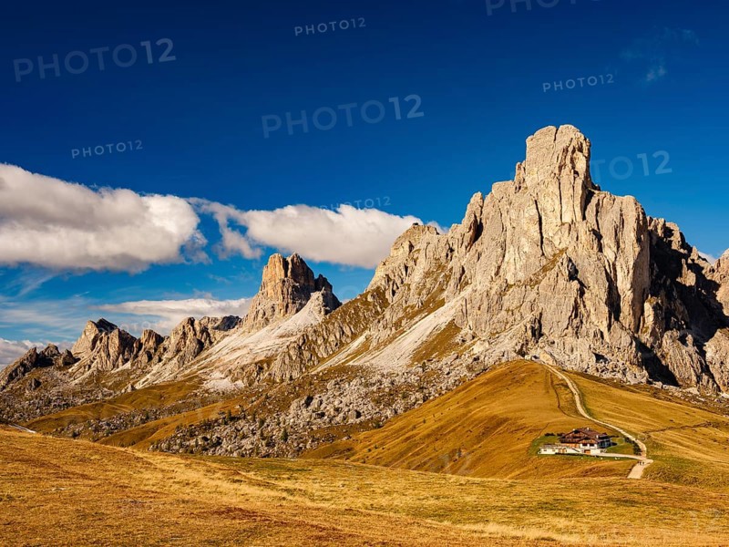 Passo di Giau, Giau Pass, in the back peaks of Ra Gusela, Nuvolau and Averau, Dolomites, Alps, Belluno province, Veneto region, Italy