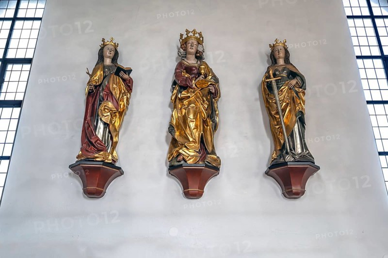 Sculptures of the Three Holy Virgins, Margaretha, Barbara and Katharina created around 1510, Church of the Nativity of Mary, fortified church, third-largest fortified church in Germany, Hannberg, Middle Franconia, Bavaria, Germany