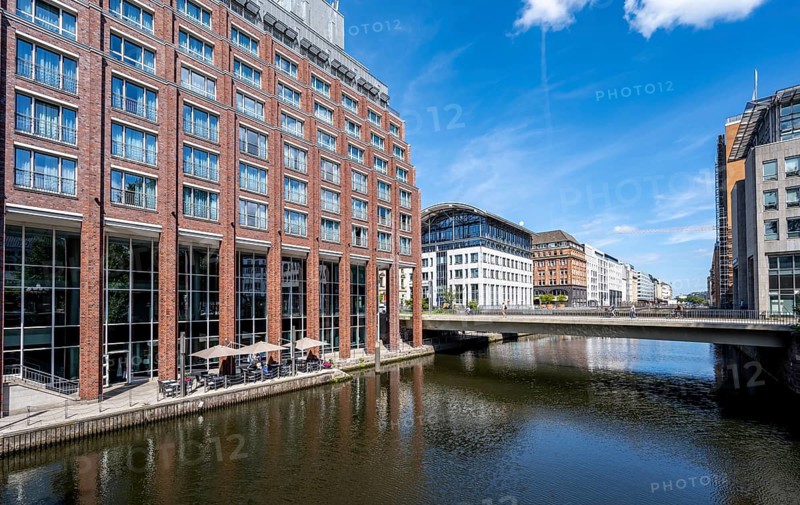 Brick building and canal, Alsterfleet and Graskeller Bridge, Hamburg Mitte, Hamburg, Germany
