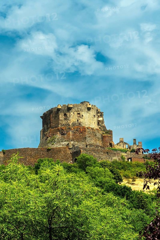 Murol castle, Murol built on a basalt promontory in the 13th century. Auvergne Volcanoes Natural Park, Puy de Dome, Auvergne Rhone Alpes, France