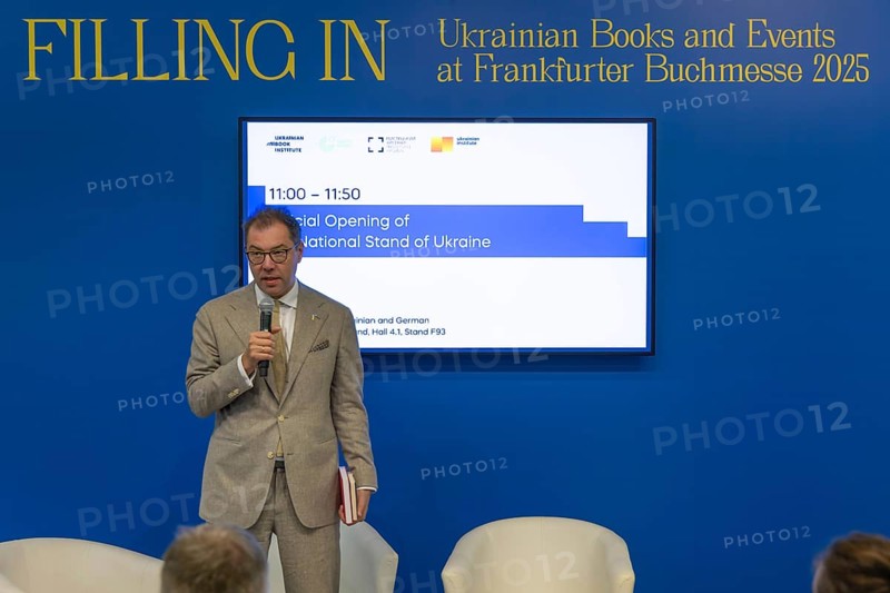 Minister of State for Culture Wolfram Weimer (non-party) and the Ukrainian Ambassador to Germany, Oleksiy Makeyev, open the Ukrainian national stand at the Frankfurt Book Fair. The 77th Frankfurt Book Fair takes place from 15 - 19 October 2025, Exhibition Grounds, Frankfurt am Main, Hesse, Germany