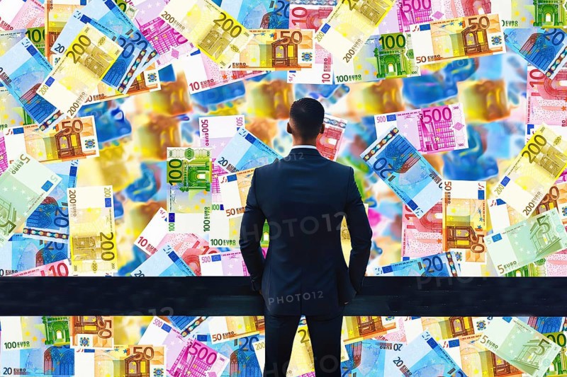 Symbol photo, manager with euro, financial economy, stock market, banks, money flows, devaluation, euro policy, inflation, stagnation, profits, capital market, currency, ECB, euro, euro upswing, euro downturn, parity, dollar, reserve currency, bitcoin, interest rates, debt, European Community, Germany