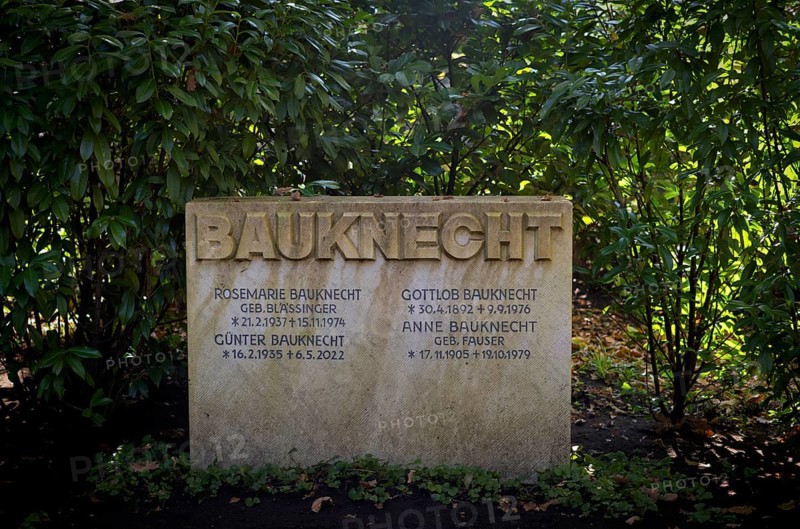 Gravesite, Gravestone, Grave of the Gottlob and Rosemarie Bauknecht family, Waldfriedhof, autumn, autumnal, Stuttgart, Baden-Württemberg, Germany
