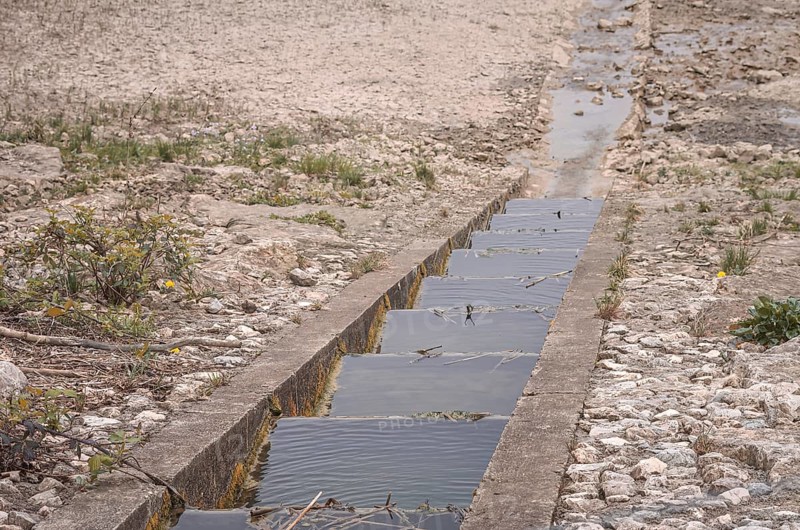 Fish ladder at a waterless body of water, an emptied reservoir, the Metzingen-Glems reservoir, Baden-Württemberg, Germany