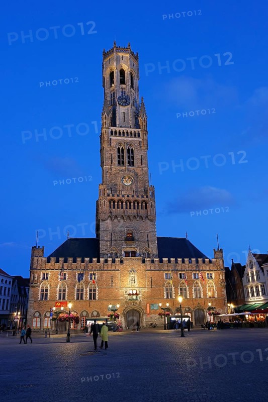 Illuminated Belfry in the historic city centre of Bruges in the evening light, Belfort and City Halls, City Halls at the Grote Markt, Market Square, UNESCO World Heritage Site, Bruges, Flanders, Belgium