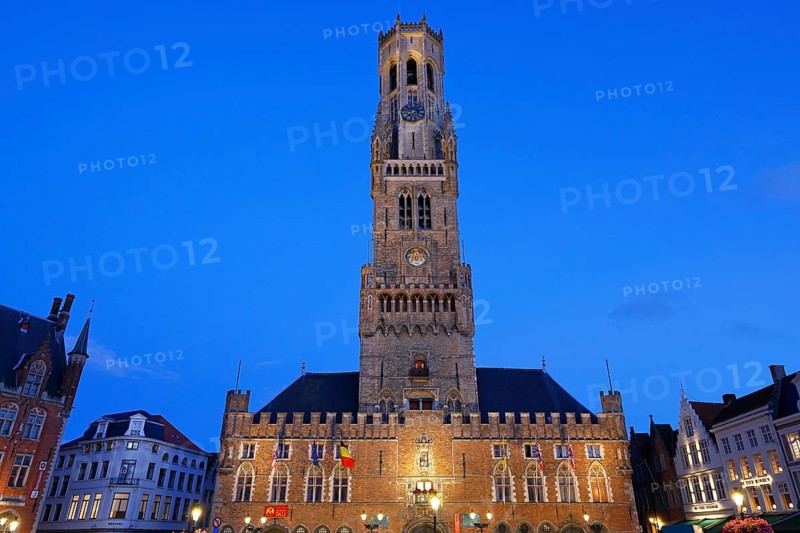 Illuminated Belfry in the historic city centre of Bruges in the evening light, Belfort and City Halls, City Halls at the Grote Markt, Market Square, UNESCO World Heritage Site, Bruges, Flanders, Belgium