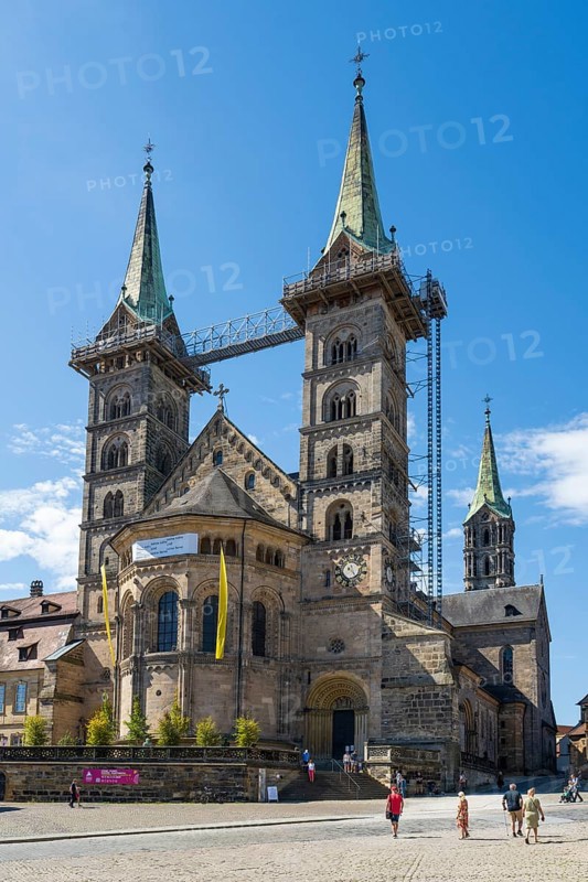 Cathedral on Cathedral Square, tourists, Old Town, UNESCO World Heritage Site, Bamberg, Upper Franconia, Franconia, Bavaria, Germany