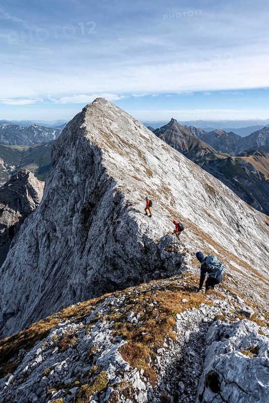 Mountaineer on the ridge of the Gamsjoch, mountain panorama, transition to the main summit of the Gamsjoch, in autumn, Rißtal in the Eng, Karwendel, Tyrol, Austria