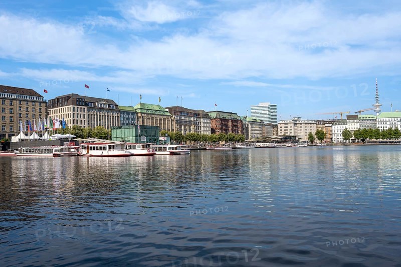 View over the Inner Alster to prestigious office blocks, hotels and commercial buildings, Hamburg, Germany