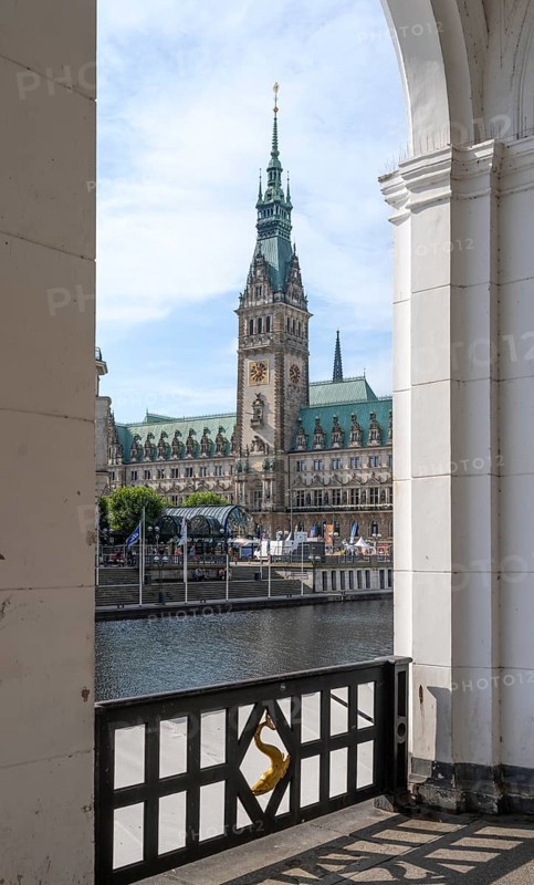 View of Hamburg City Hall through an arcade of the Alster Arcades, Jungfernstieg, Hamburg, Germany