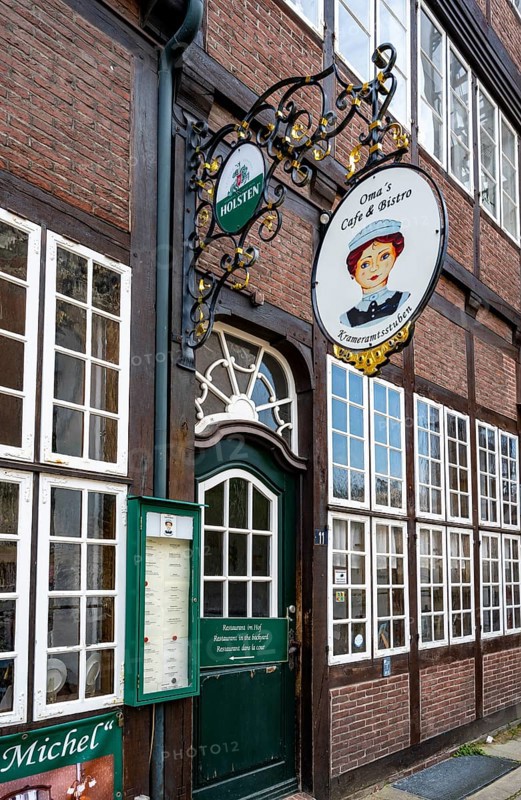 Nose sign and entrance to Oma's Cafe and Bistro in the Krameramtsstuben, historic building, Krayenkamp, Neustadt, Hamburg