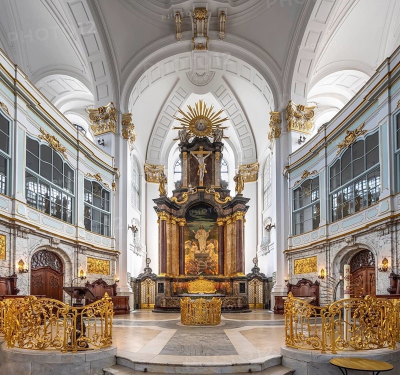 St Michael's Church, Michel, Baroque Church of St Michael, Baroque altar area with golden decoration and paintings, Hamburg, Hanseatic City of Hamburg, Germany