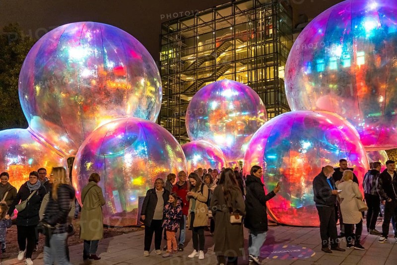 The 10th Essen Light Festival, in the city centre, second largest light art festival in Germany, light art on the Burgplatz, Evanescent light installation, by the Australian artist duo Atelier Sisu, large bubble-like spheres, with light and sound, Essen, North Rhine-Westphalia, Germany