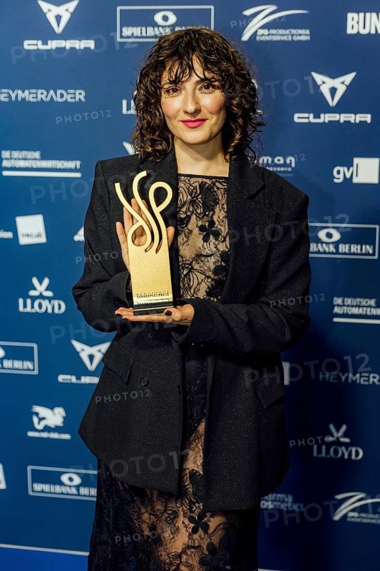 Seyneb Saleh receives the German Acting Award 2025 for the category Episodic Role in Uncivilised - Nine Eleven at the German Acting Award Ceremony at Pullmann Berlin Schweizerhof, Berlin, 09.10.2025