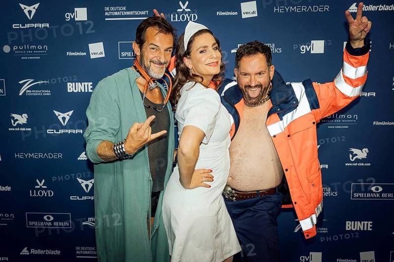 Hans-Werner Meyer, Nadine Heidenreich and Christian Senger dressed up on the red carpet in front of the award ceremony at the Pullmann Berlin Schweizerhof, Berlin, 9 October 2025