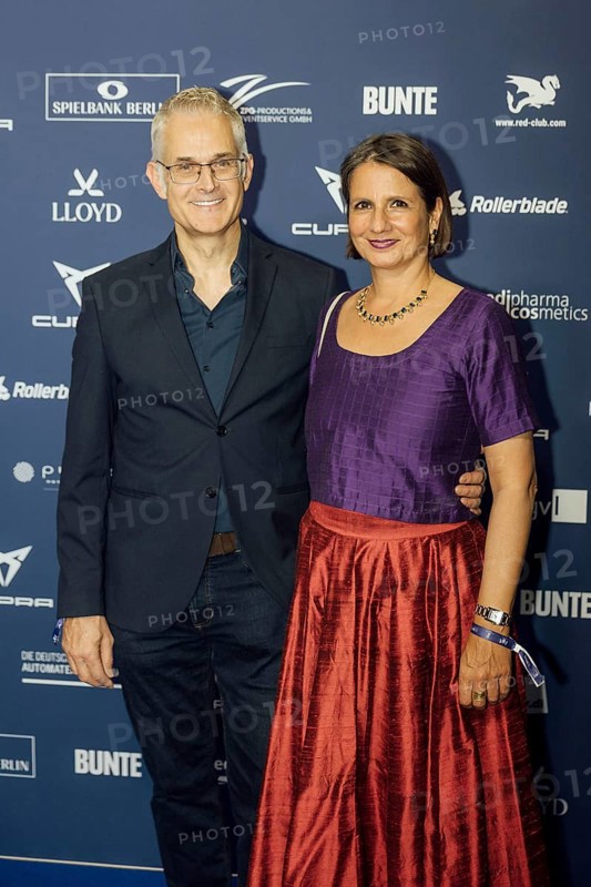 Norbert Ghafouri and guest on the red carpet in front of the award ceremony at Pullmann Berlin Schweizerhof, Berlin, 09.10.2025