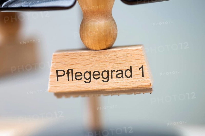 (Photomontage) Close-up of a stamp with the inscription PFLEGEGRAD 1